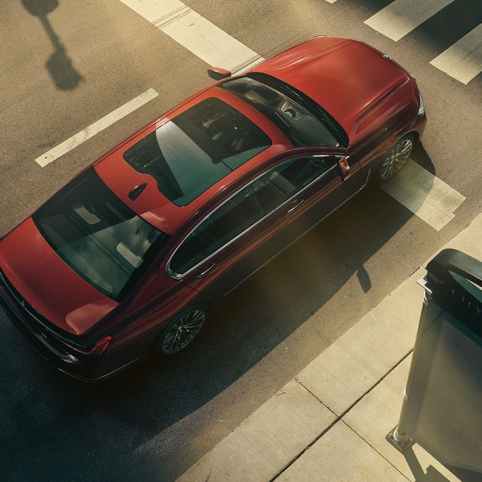 BMW Individual 7 Series Sedan, birds-eye perspective BMW Individual 7 Series Sedan in red in birds-eye perspective