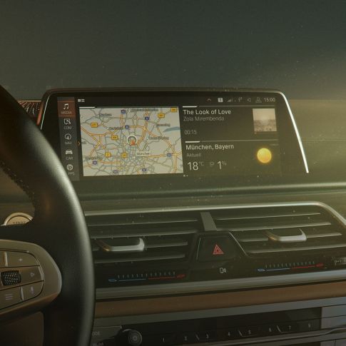 BMW Operating System 7.0 BMW 7 Series Sedan: BMW Operating System 7.0 on Control Display