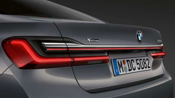 LED rear lights with light strip BMW 7 Series Sedan: close-up of LED rear lights with light strip