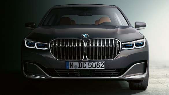 BMW 7 Series Sedan front apron BMW 7 Series Sedan: Front view , close-up of front apron
