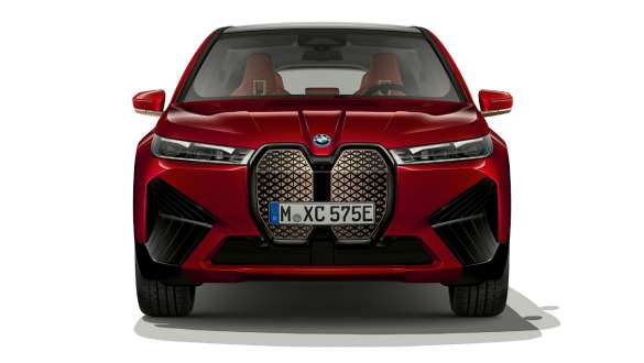 BMW iX front view BMW iX Aventurin Red i20 front view
