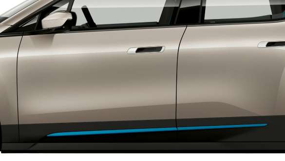 BMW iX side view BMW iX Cashmere Silver i20 side view