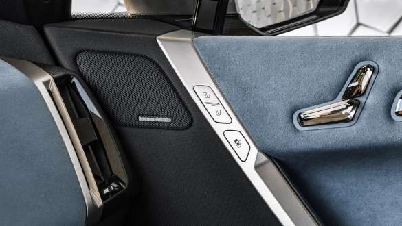 BMW iX speaker BMW iX i20 speaker close-up