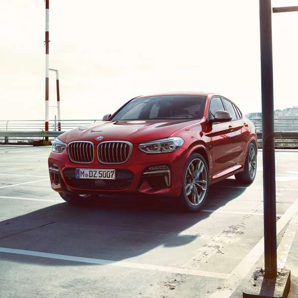 BMW X4 exterior BMW X4 M40i G02 2018 Flamenco Red brilliant effect three-quarter front view