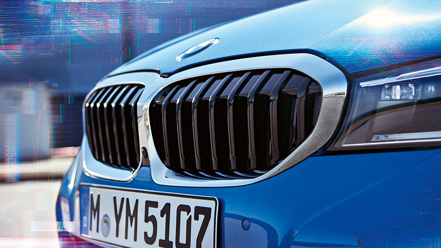 Close-up side view of the BMW 3 Series Sedan (G20) double kidney grille.
