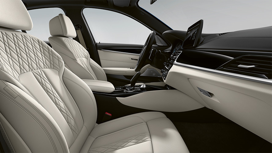 BMW 5 Series Sedan G30 Facelift 2020 interior in BMW Individual Full Merino leather – Smoke White