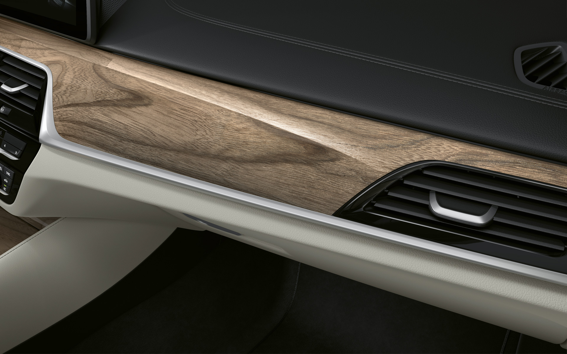 BMW 5 Series Sedan G30 Facelift 2020 cockpit in detail trim finishers Light Sen wood interior trim