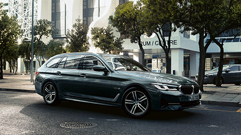 BMW 5 Series Touring (G31) three-quarter side view standing BMW 5 Series Touring (G31) three-quarter side view standing