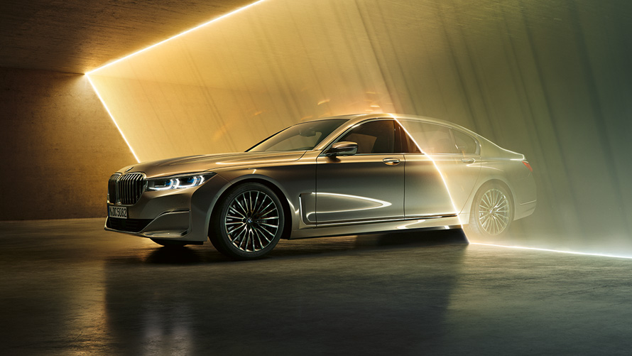 BMW 7 Series Sedan G11 G12 2019 Bernina Grey Amber Effect three-quarter side view  BMW 7 Series Sedan G11 G12 2019 Bernina Grey Amber Effect three-quarter side view surrounded by beam of light