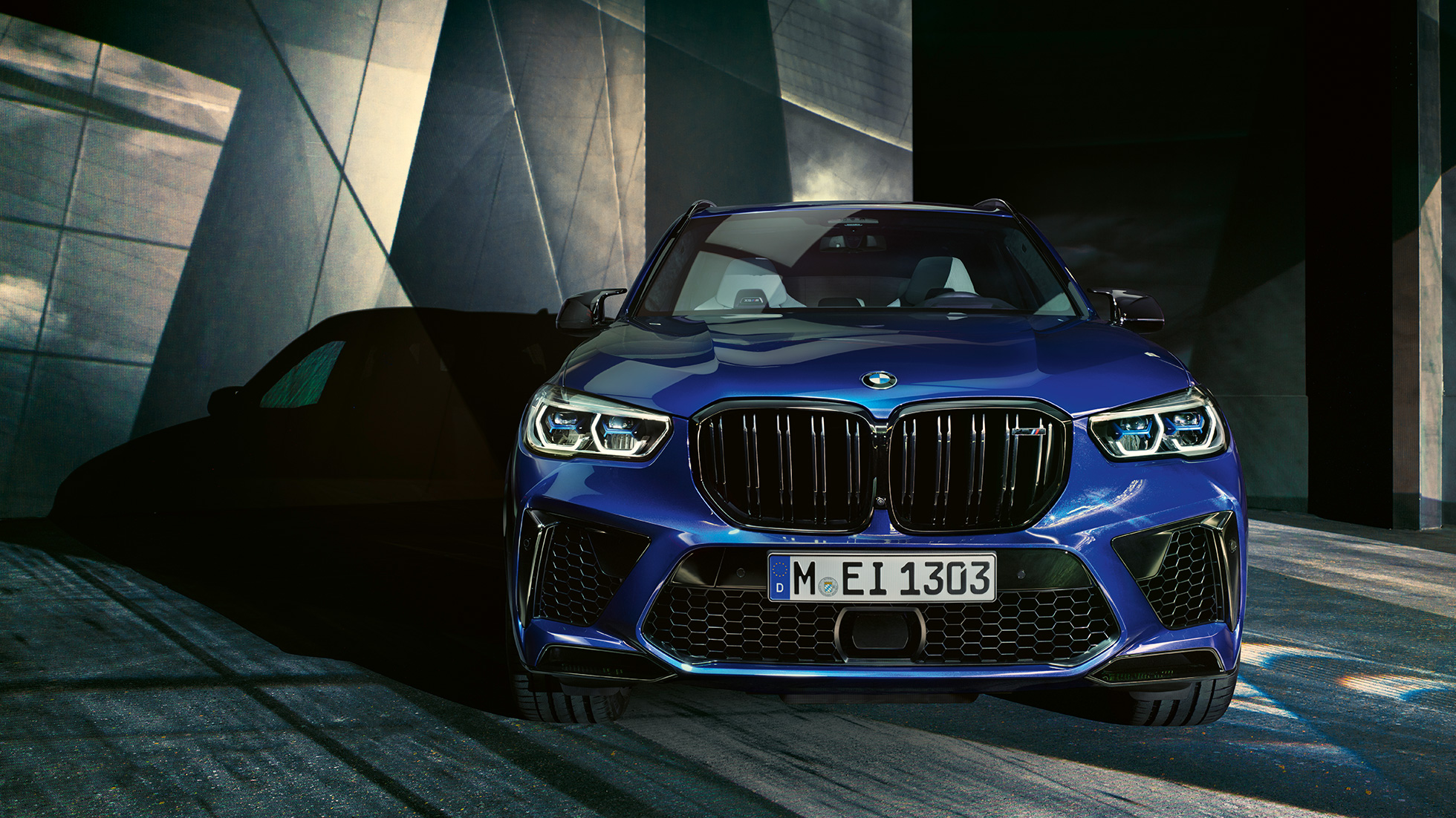 Exterieur design BMW X5 M Competition Exterior design BMW X5 M Competition F95 2020 Marina Bay Blue metallic front view