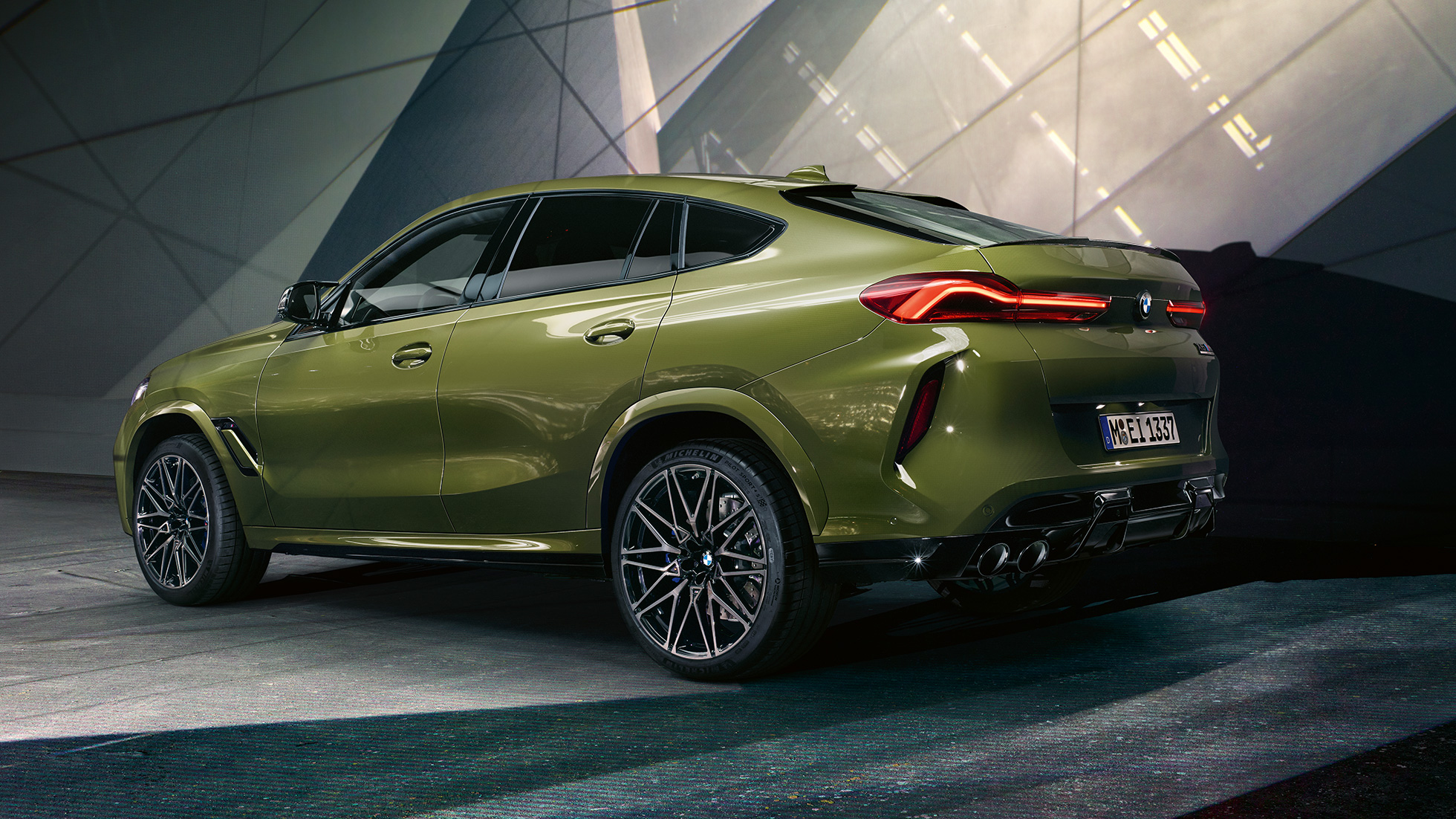 BMW X6 M Competition three-quarter rear view BMW X6 M Competition with M Sport exhaust system F96 BMW Individual Special Paint Urban Green SUV three-quarter rear view