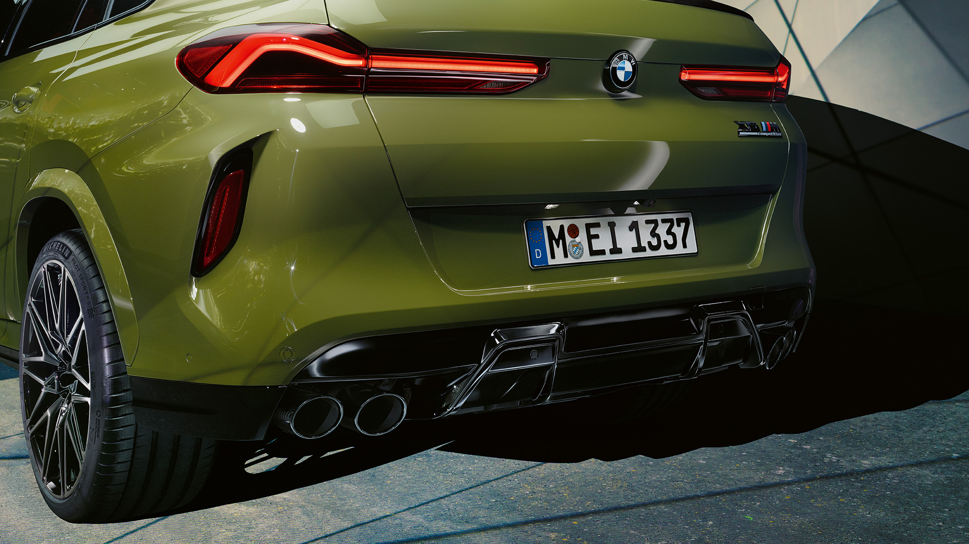 BMW X6 M Competition three-quarter rear view BMW X6 M Competition with M Sport exhaust system F96 BMW Individual Special Paint Urban Green three-quarter rear view