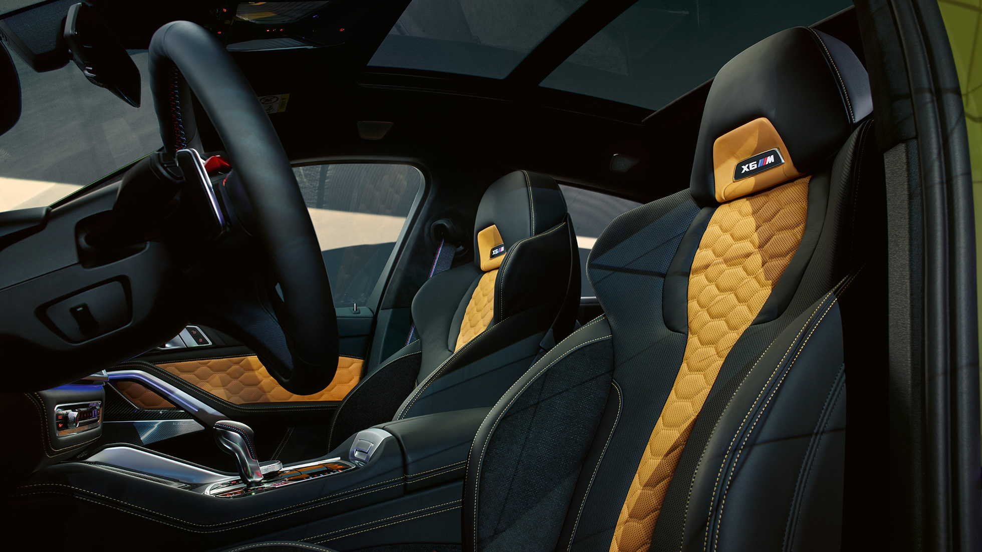 M Multifunctional seats BMW X6 M Competition M Multifunctional seats with illuminated X6 M logo BMW X6 M Competition F96 interior