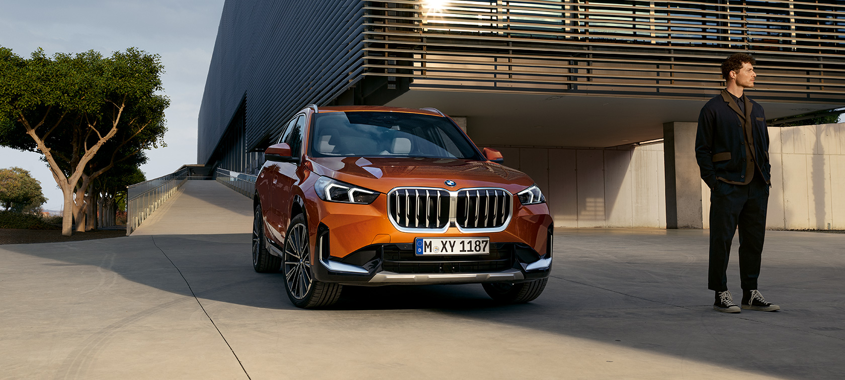 BMW X1 xDrive23i U11 ICE xLine Utah Orange metallic Exterior Highlights Exterior Highlights BMW X1 xDrive23i U11 ICE xLine Utah Orange metallic 20” BMW Individual light alloy wheels multispoke 869 I