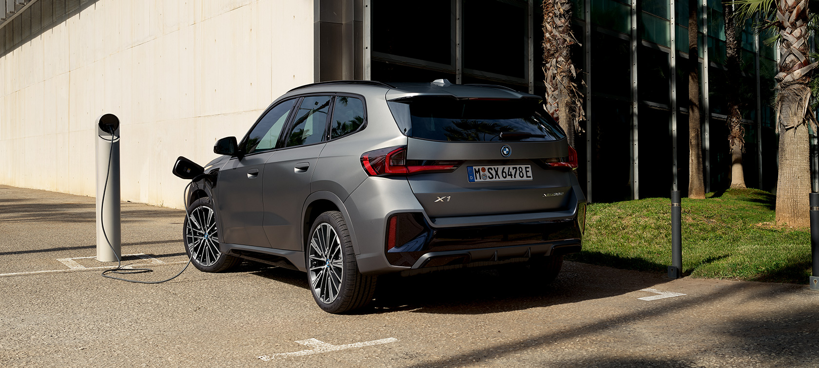 BMW X1 U11 PHEV Frozen Pure grey metallic Charging BMW X1 U11 PHEV Frozen Pure grey metallic Charging Highlights