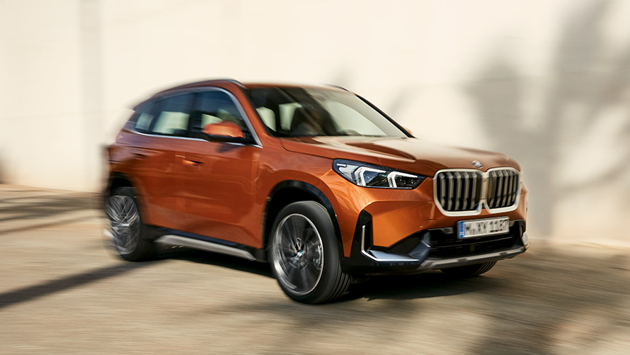 Driving dynamics BMW X1 U11 ICE xLine 2022 BMW X1 U11 ICE 2022 xLine Utah orange metallic driving dynamics