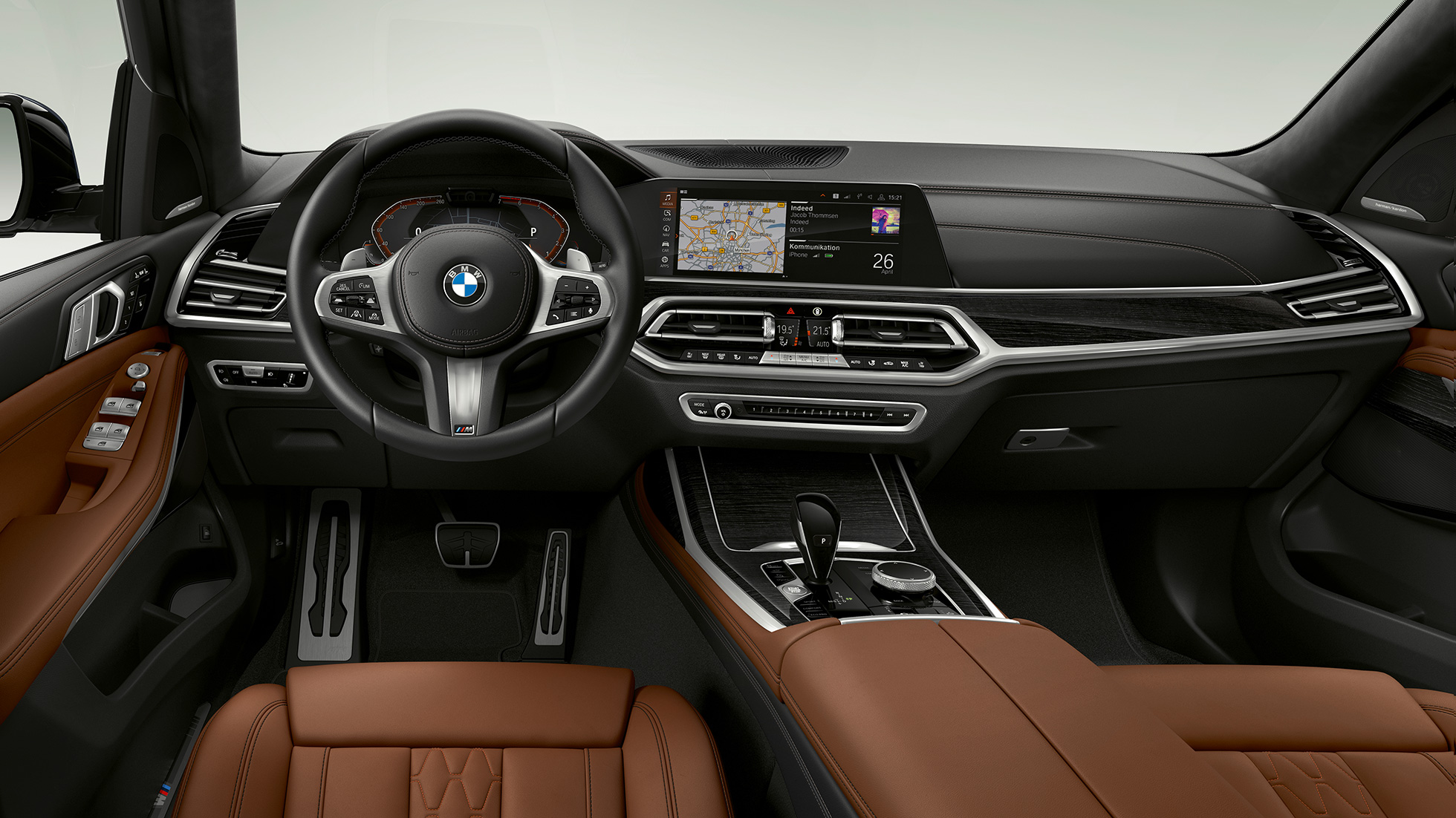 BMW X7, M Sport Package cockpit Frontal close-up of the driver's cockpit of the BMW X7 with M Sport Package features