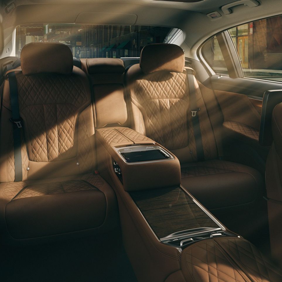 BMW 7 Series Sedan Experience Modes Experience Modes: comfortable interior design of the BMW 7 Series Sedan