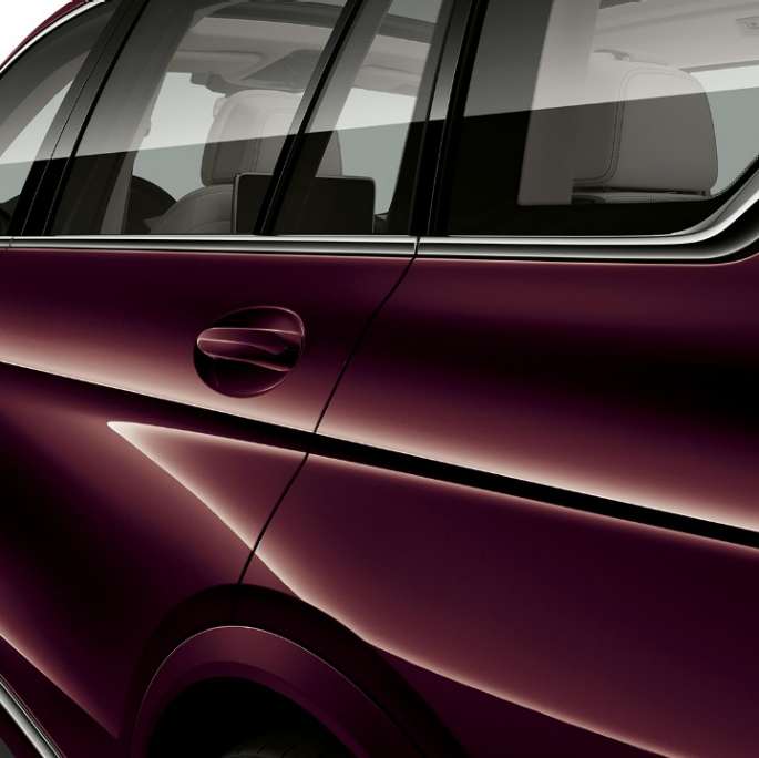 BMW X7, BMW Individual X7 40i xDrive side view Side view of the BMW X7 with BMW Individual X7 40i xDrive features